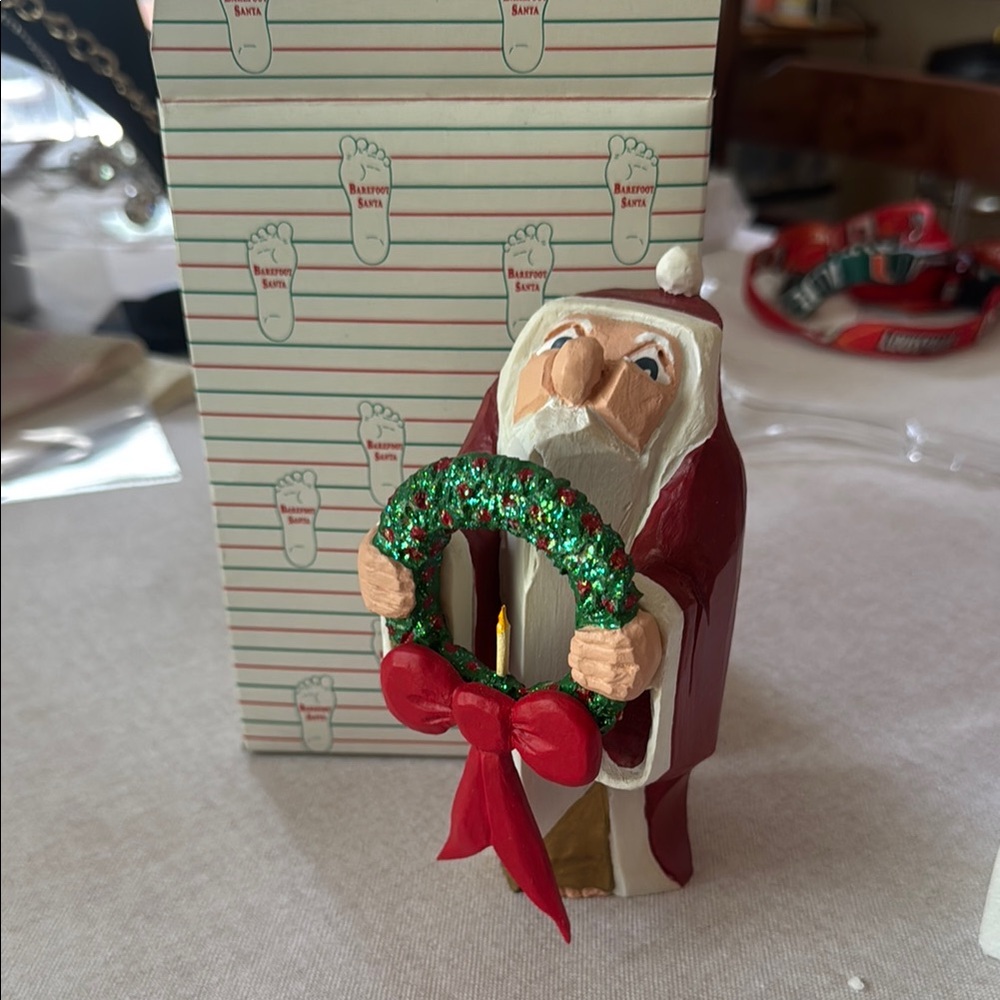 Santa Claus Holiday Figurine with Wreath, Collectible c. 1994